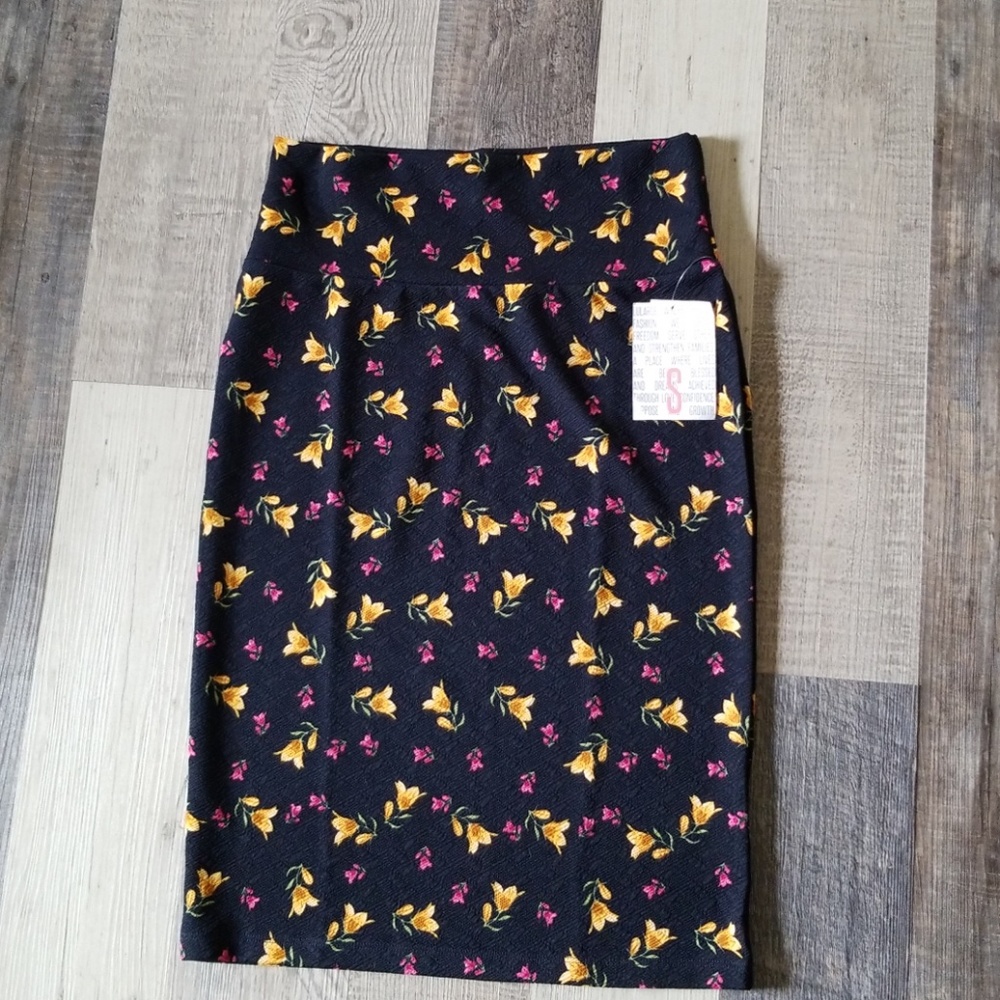 S NWT Lularoe Cassie